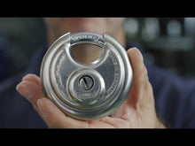 Naložite videoposnetek v pregledovalnik galerije in ga predvajajte, 24IB/70 KA Diskus® Marine obešanka na isti ključ